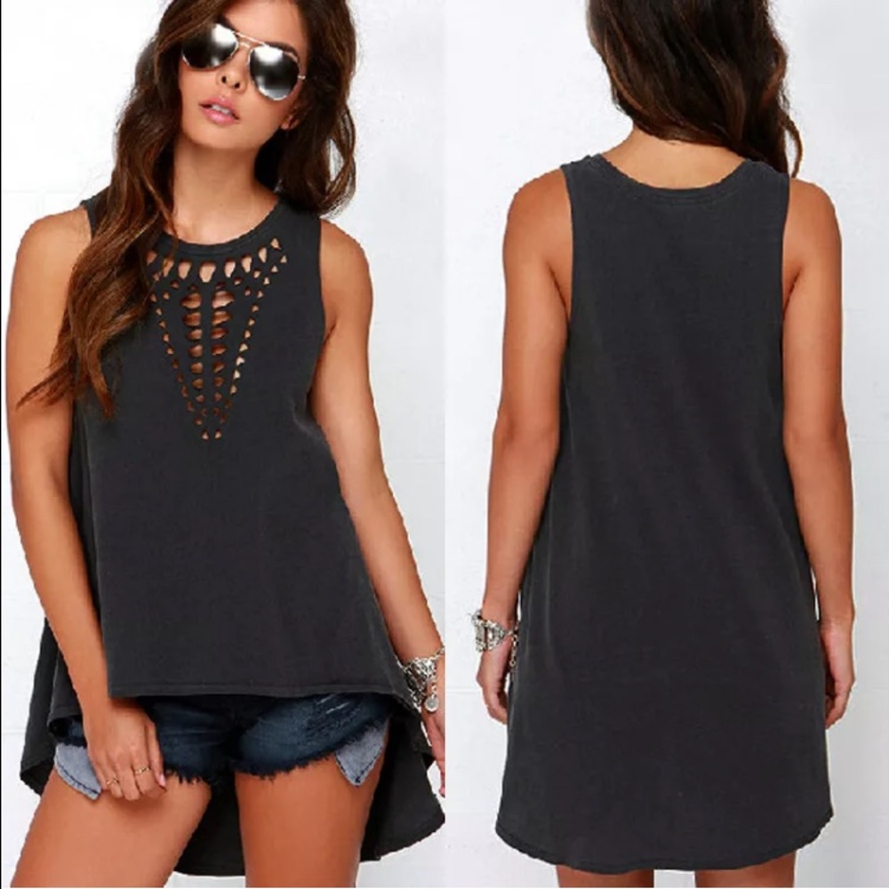 - Black Laser Cut Sleeveless Hi/Lo Top SZ M! NEW!